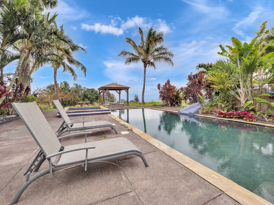 PHOTOS: Roseanne Barr’s 46-acre, $1.9M Hawaiʻi Island ranch is for sale