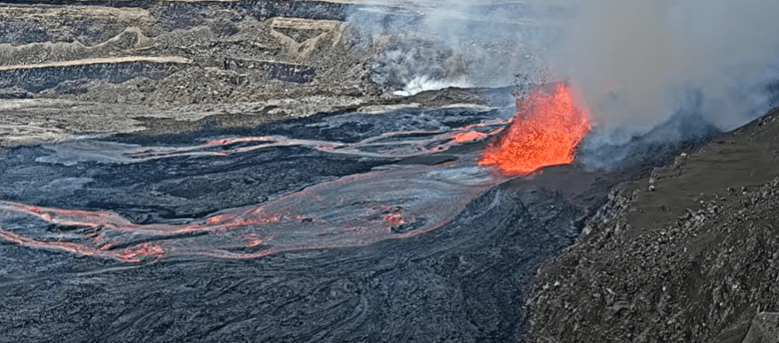 Kīlauea marks 30th eruption: No threat beyond crater
