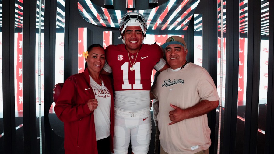 Molokai native, former Moanalua QB Ka’awa commits to Alabama
