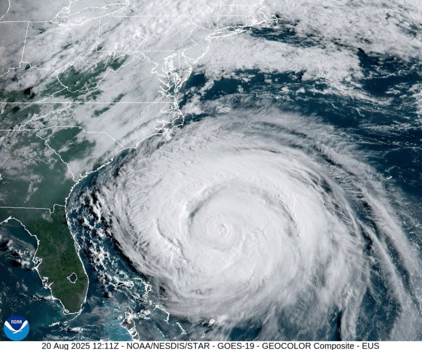 Hurricane Kiko weakens to Category 3, surf swells expected