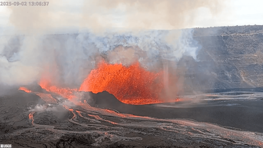 WATCH: ‘Volnado’ appears within Halemaʻumaʻu crater