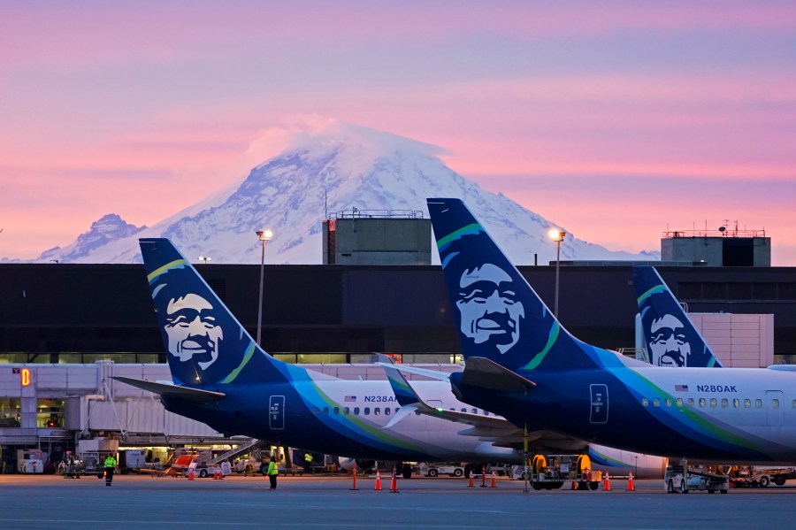 Alaska Air cancels flights following IT outage; Hawaiian unaffected