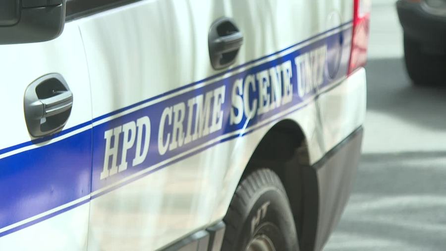 Man, 29, stabbed in parking lot in Moiliili