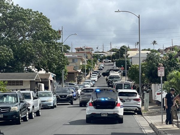 Kapahulu barricade suspect in custody, charged