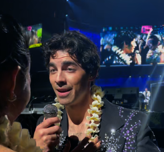 WATCH: Joe Jonas gets lei’d by Honolulu resident