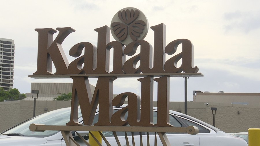 Ho-Ho-Holiday shopping at Kahala Mall