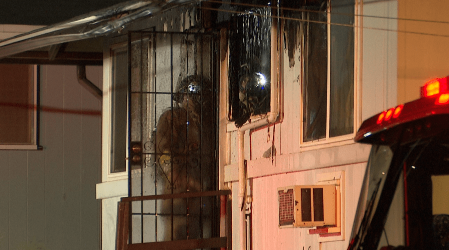 Honolulu firefighters contain late-night blaze in Aliamanu